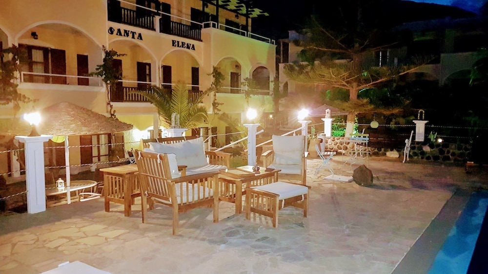 Santa Elena — Hotel building in Kamari, South Aegean