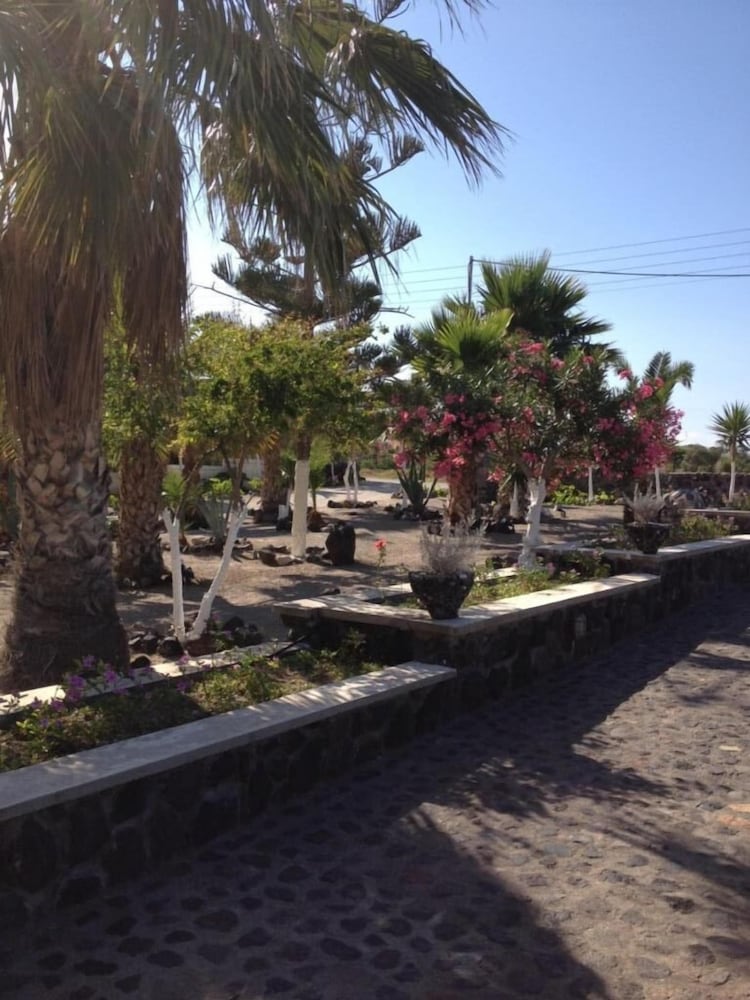 Santa Elena — Attractions in the area in Kamari, South Aegean
