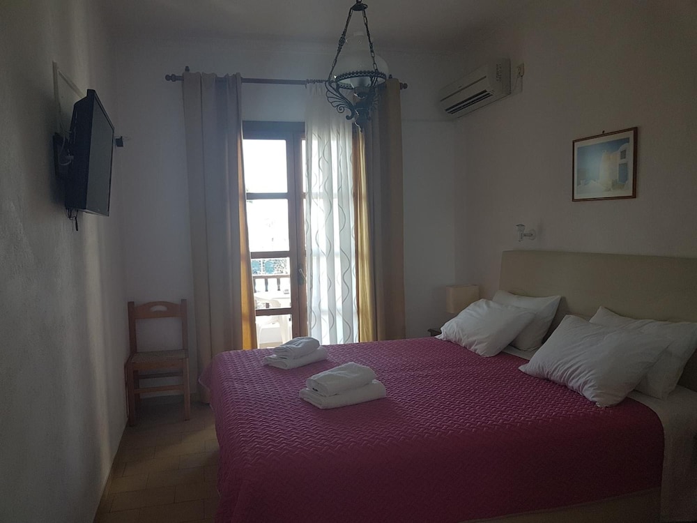 Santa Elena — Hotel rooms in Kamari, South Aegean