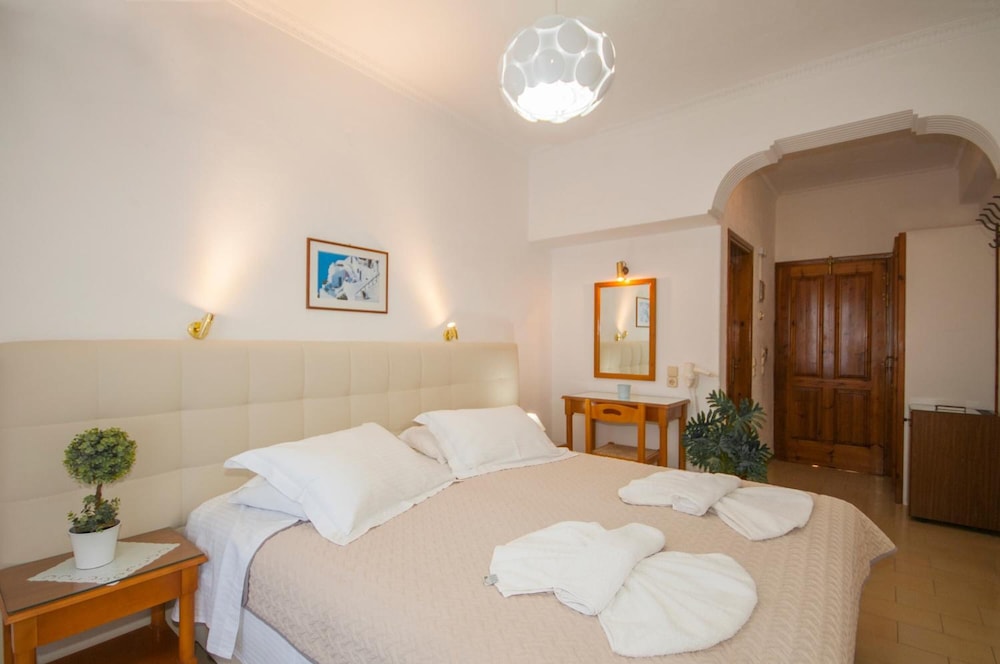 Santa Elena — Hotel rooms in Kamari, South Aegean