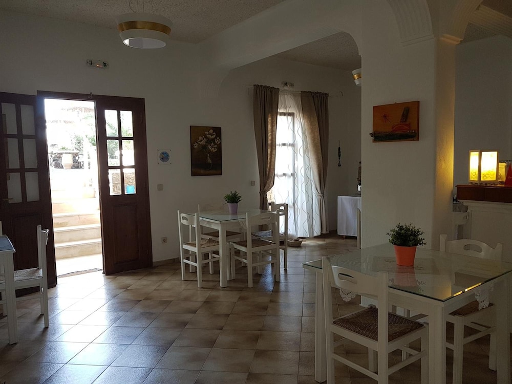 Santa Elena — Restaurant & bars in Kamari, South Aegean