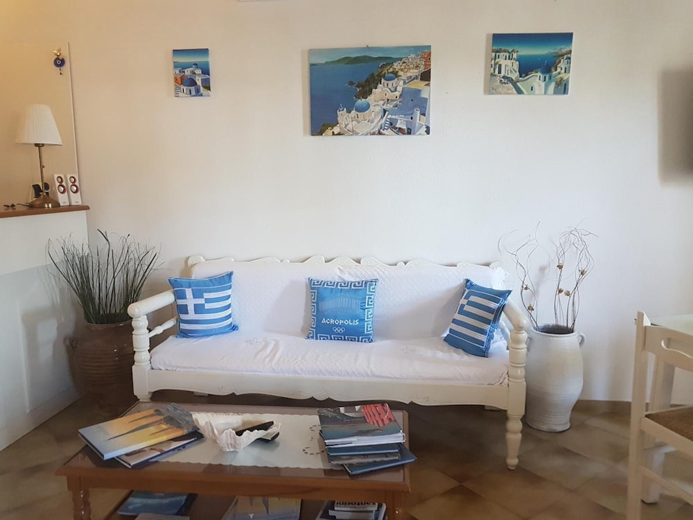 Santa Elena — Hotel rooms in Kamari, South Aegean
