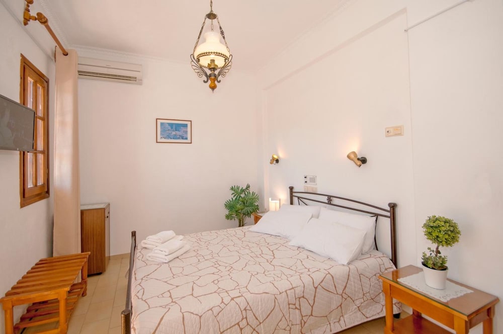 Santa Elena — Hotel rooms in Kamari, South Aegean