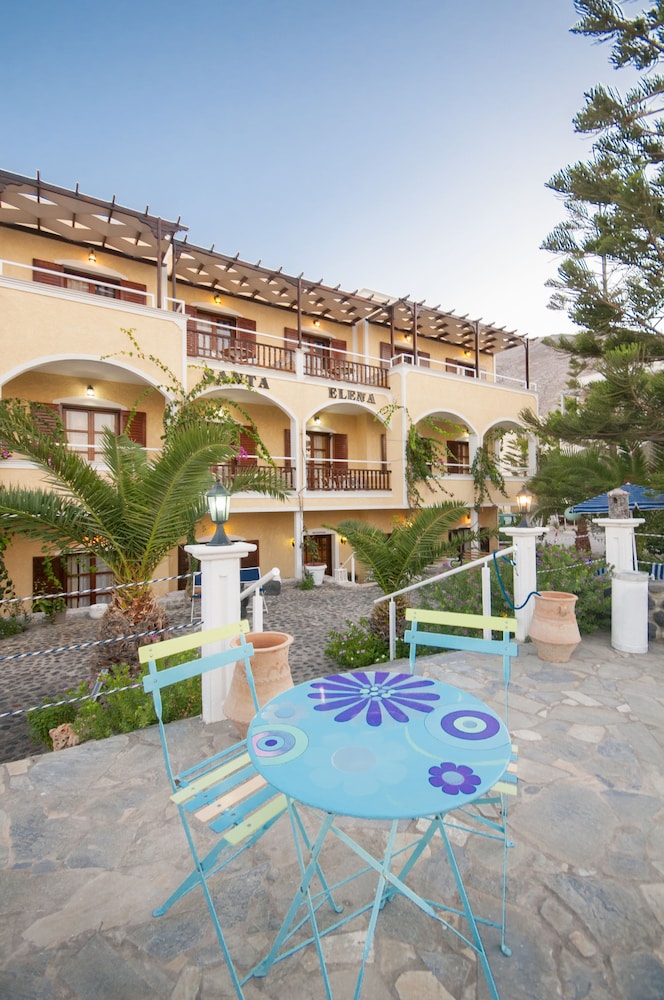 Santa Elena — Hotel building in Kamari, South Aegean