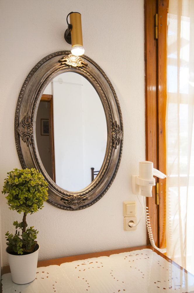 Santa Elena — Hotel rooms in Kamari, South Aegean