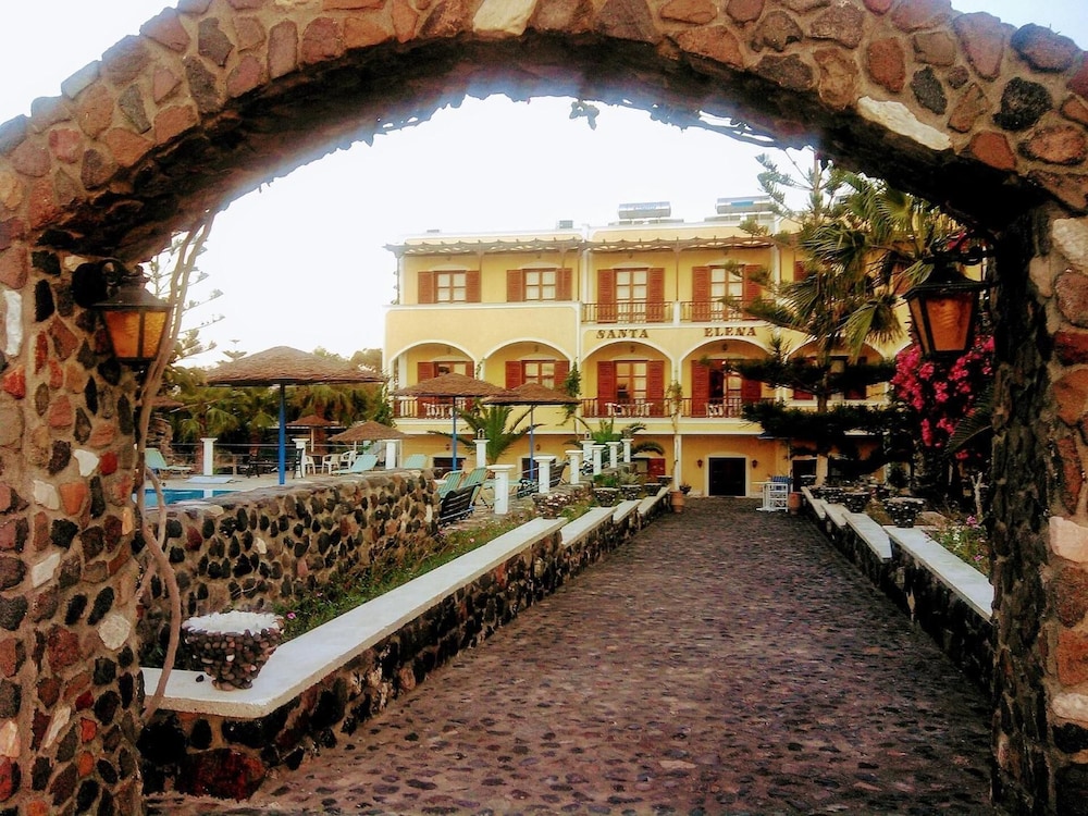 Santa Elena — Hotel building in Kamari, South Aegean