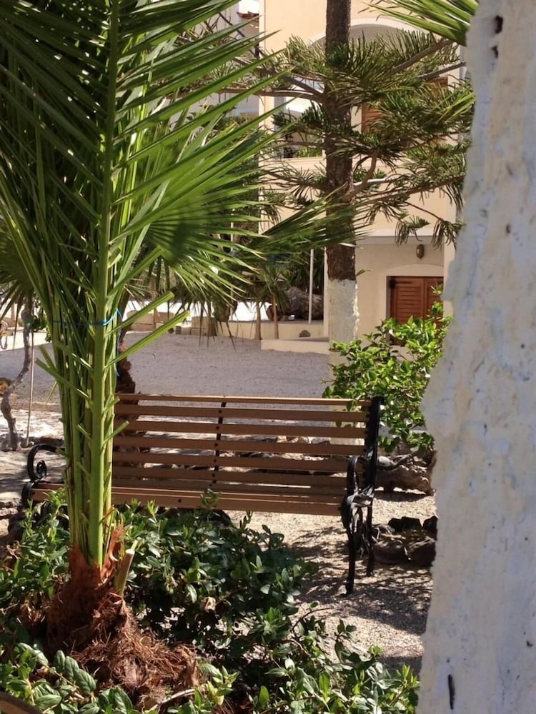 Santa Elena — Hotel building in Kamari, South Aegean