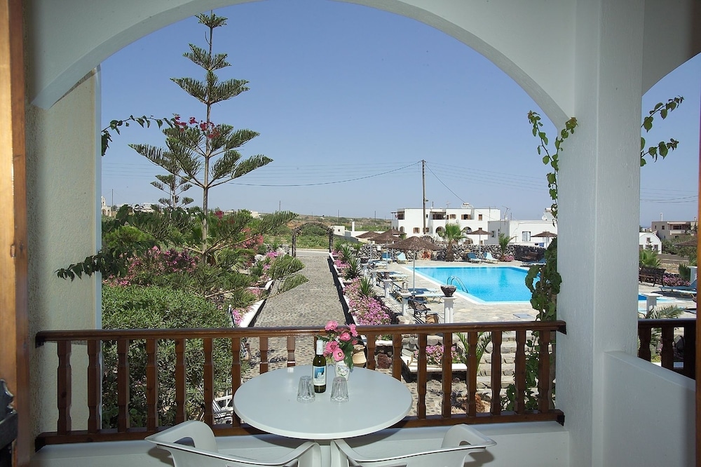 Santa Elena — Swimming pool in Kamari, South Aegean