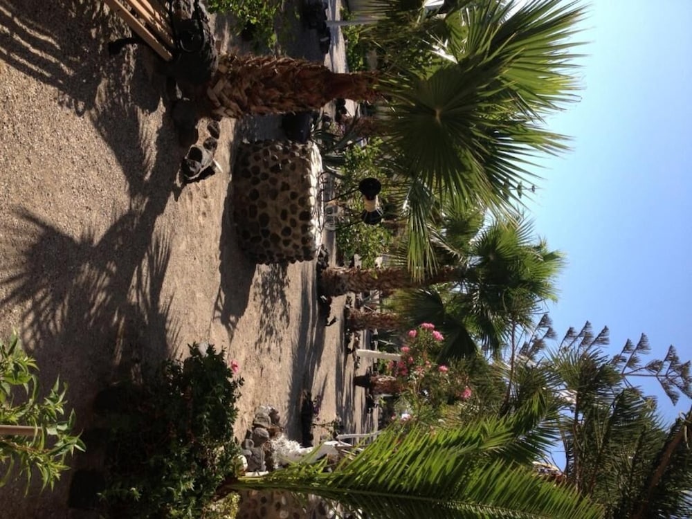 Santa Elena — Attractions in the area in Kamari, South Aegean