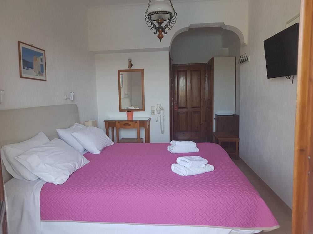 Santa Elena — Hotel rooms in Kamari, South Aegean