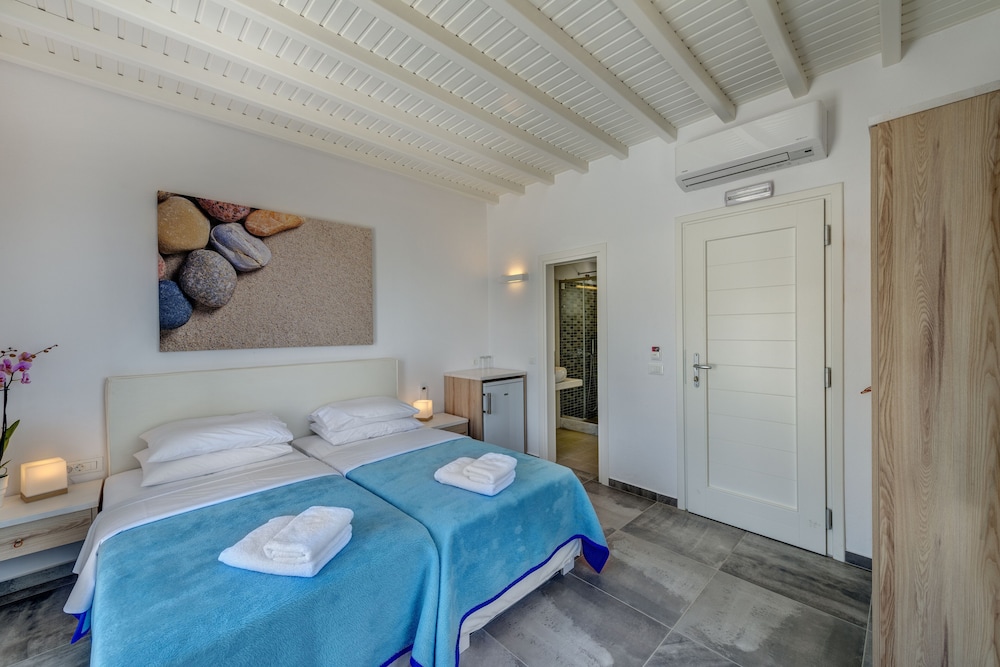 Maki's Place — Hotel rooms in Tourlos, South Aegean