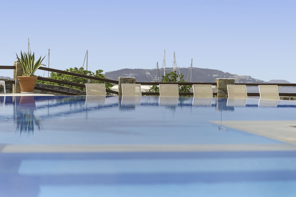 Maki's Place — Swimming pool in Tourlos, South Aegean