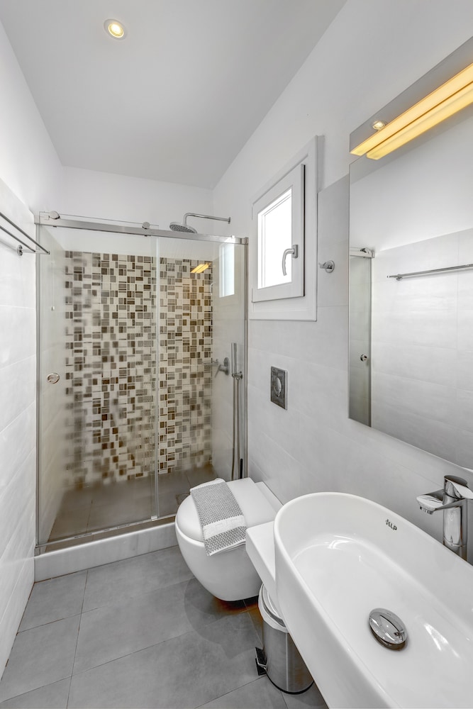 Maki's Place — Hotel rooms in Tourlos, South Aegean