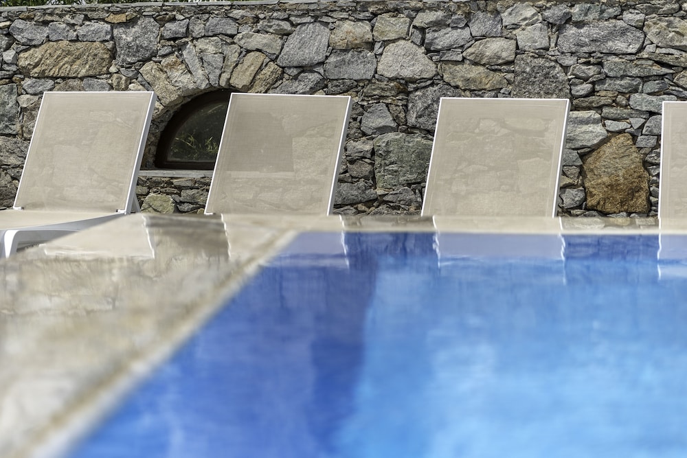 Maki's Place — Swimming pool in Tourlos, South Aegean