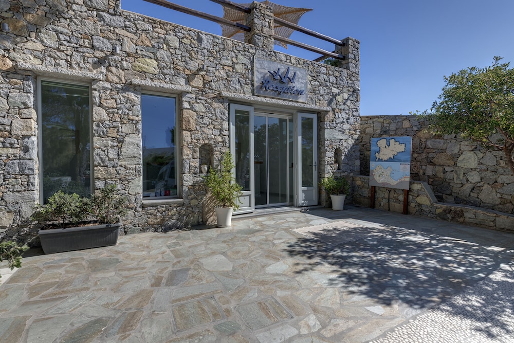 Maki's Place — Hotel building in Tourlos, South Aegean