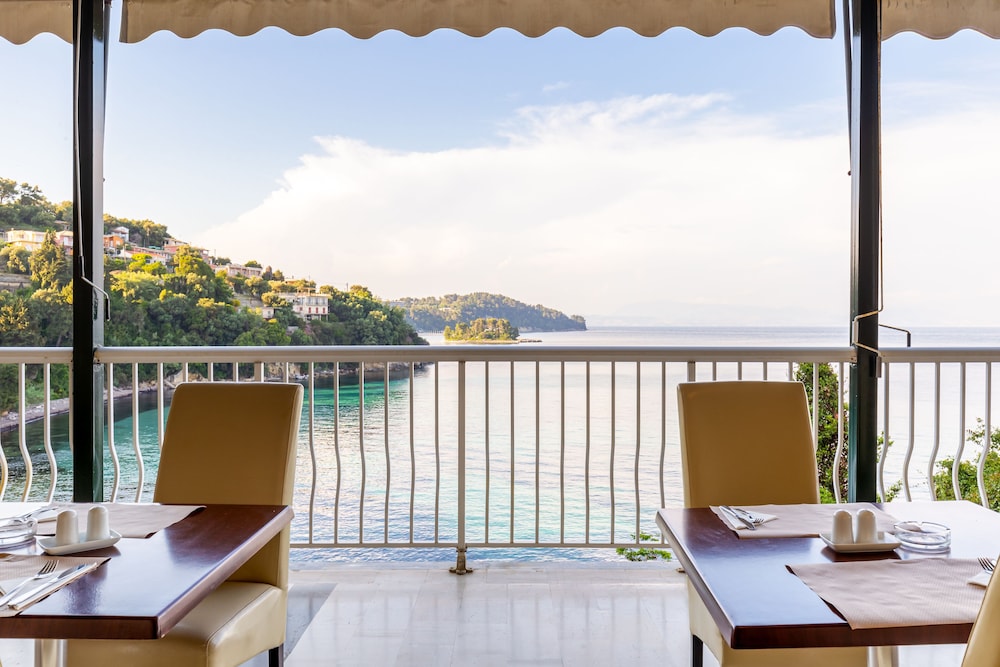 Oasis Hotel — Restaurant & bars in Perama (Corfu), Ionian Islands