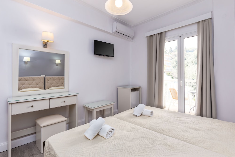 Oasis Hotel — Hotel rooms in Perama (Corfu), Ionian Islands