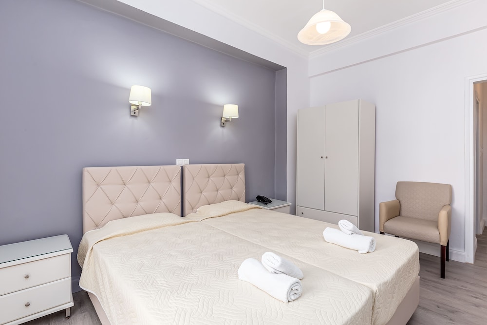 Oasis Hotel — Hotel rooms in Perama (Corfu), Ionian Islands