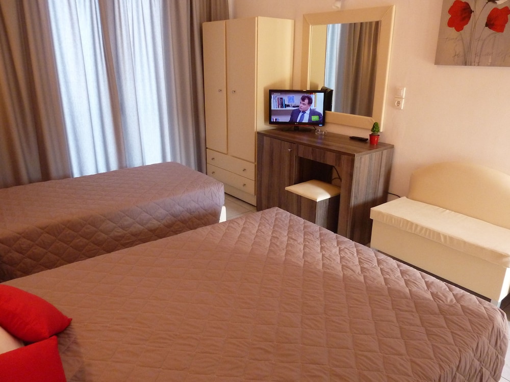 Oasis Hotel — Hotel rooms in Perama (Corfu), Ionian Islands