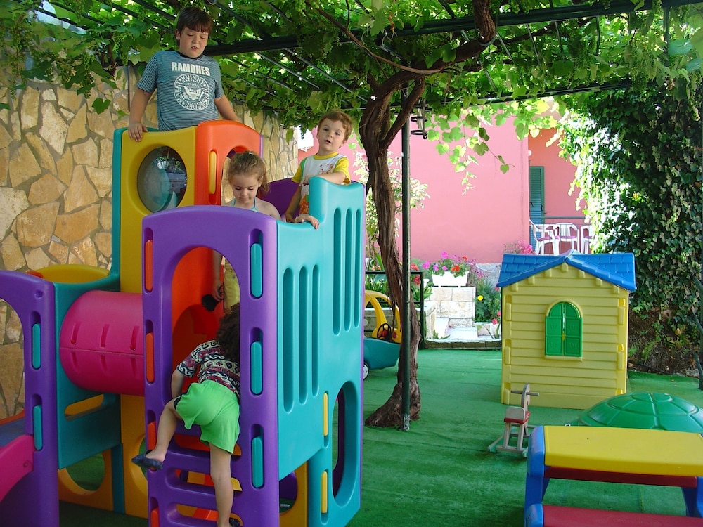Oasis Hotel — Attractions for children in Perama (Corfu), Ionian Islands