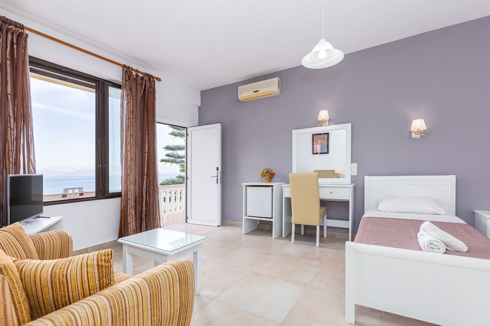Oasis Hotel — Hotel rooms in Perama (Corfu), Ionian Islands