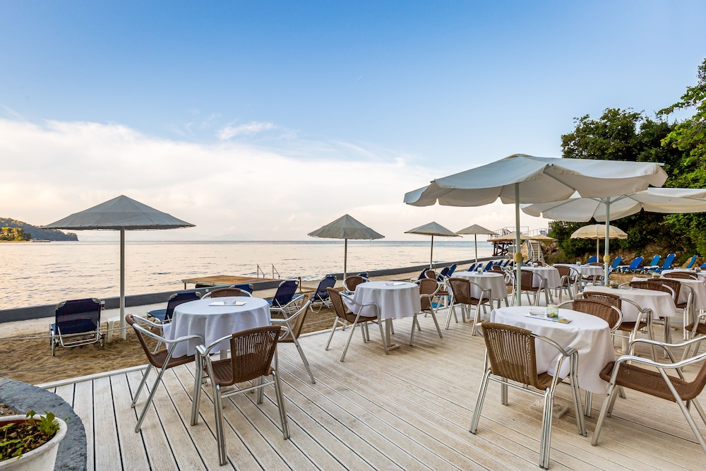 Oasis Hotel — Restaurant & bars in Perama (Corfu), Ionian Islands