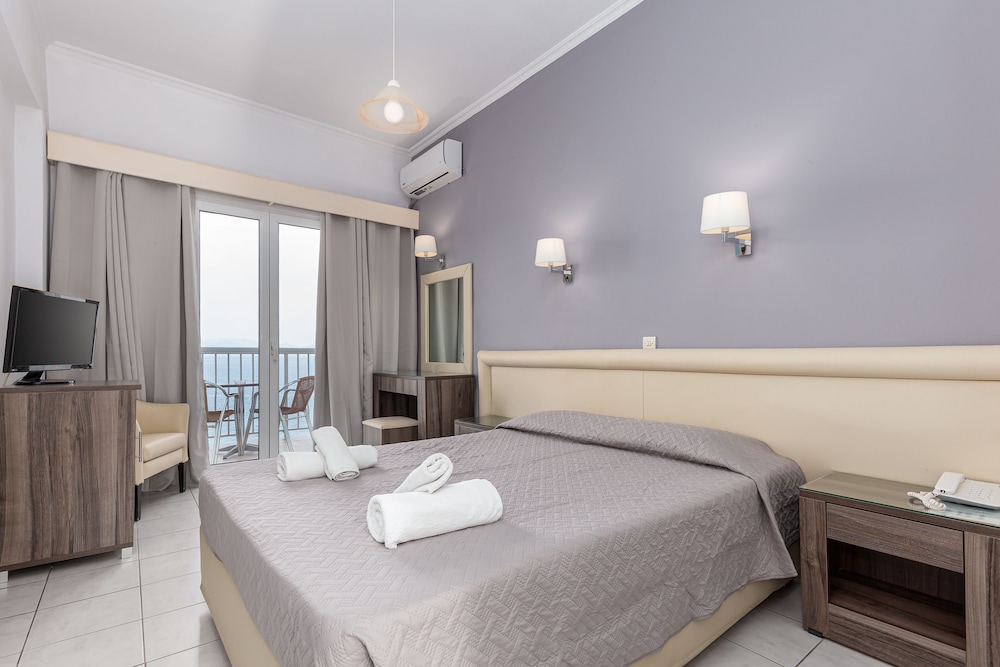 Oasis Hotel — Hotel rooms in Perama (Corfu), Ionian Islands