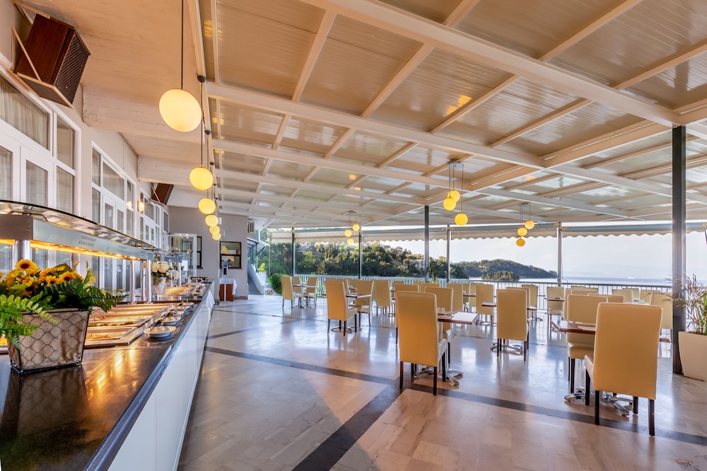 Oasis Hotel — Restaurant & bars in Perama (Corfu), Ionian Islands
