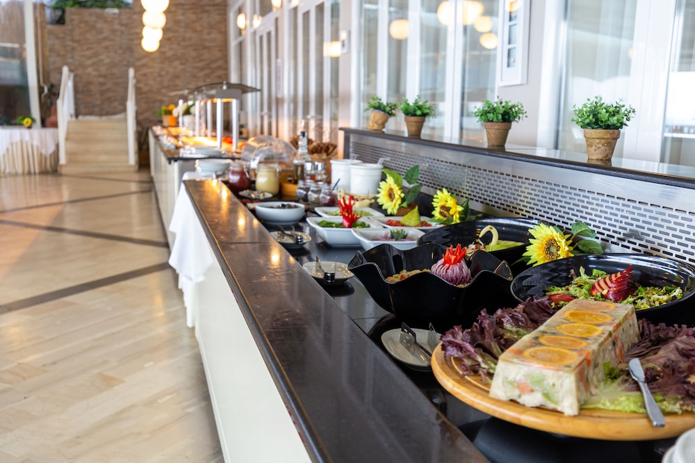 Oasis Hotel — Restaurant & bars in Perama (Corfu), Ionian Islands