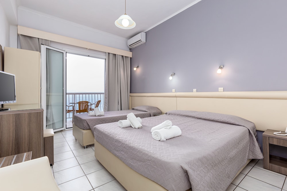 Oasis Hotel — Hotel rooms in Perama (Corfu), Ionian Islands