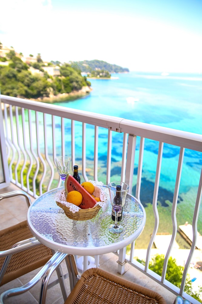Oasis Hotel — Hotel rooms in Perama (Corfu), Ionian Islands