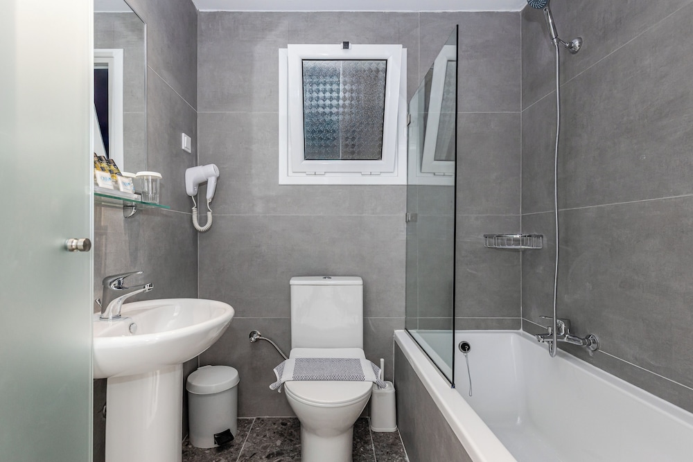 Oasis Hotel — Hotel rooms in Perama (Corfu), Ionian Islands