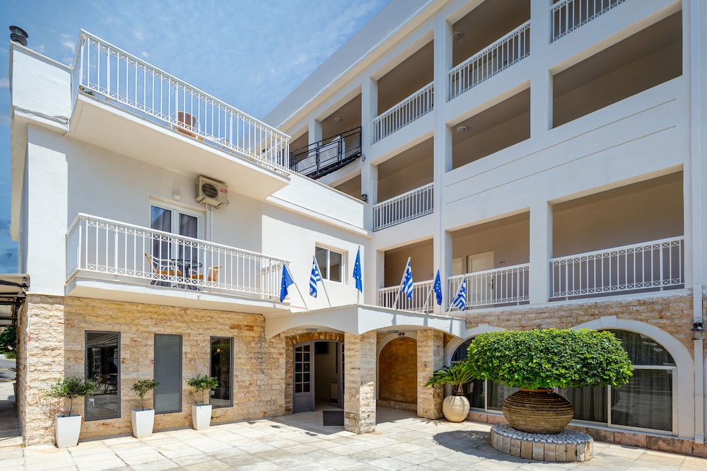 Oasis Hotel — Hotel building in Perama (Corfu), Ionian Islands