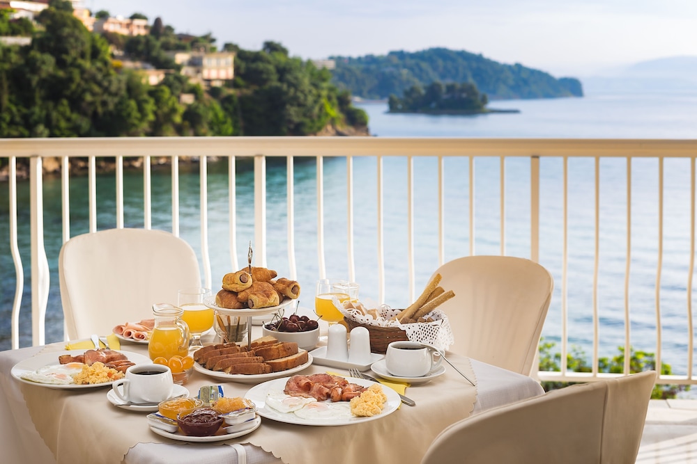 Oasis Hotel — Restaurant & bars in Perama (Corfu), Ionian Islands