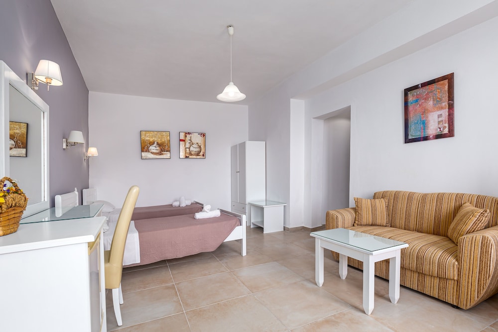 Oasis Hotel — Hotel rooms in Perama (Corfu), Ionian Islands