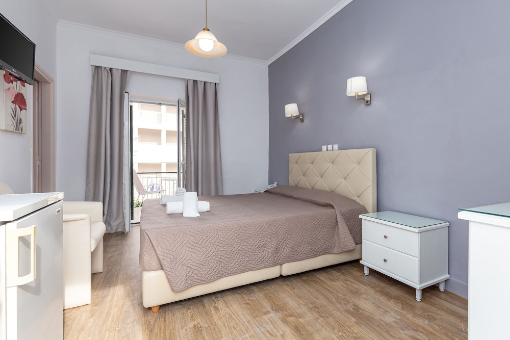 Oasis Hotel — Hotel rooms in Perama (Corfu), Ionian Islands