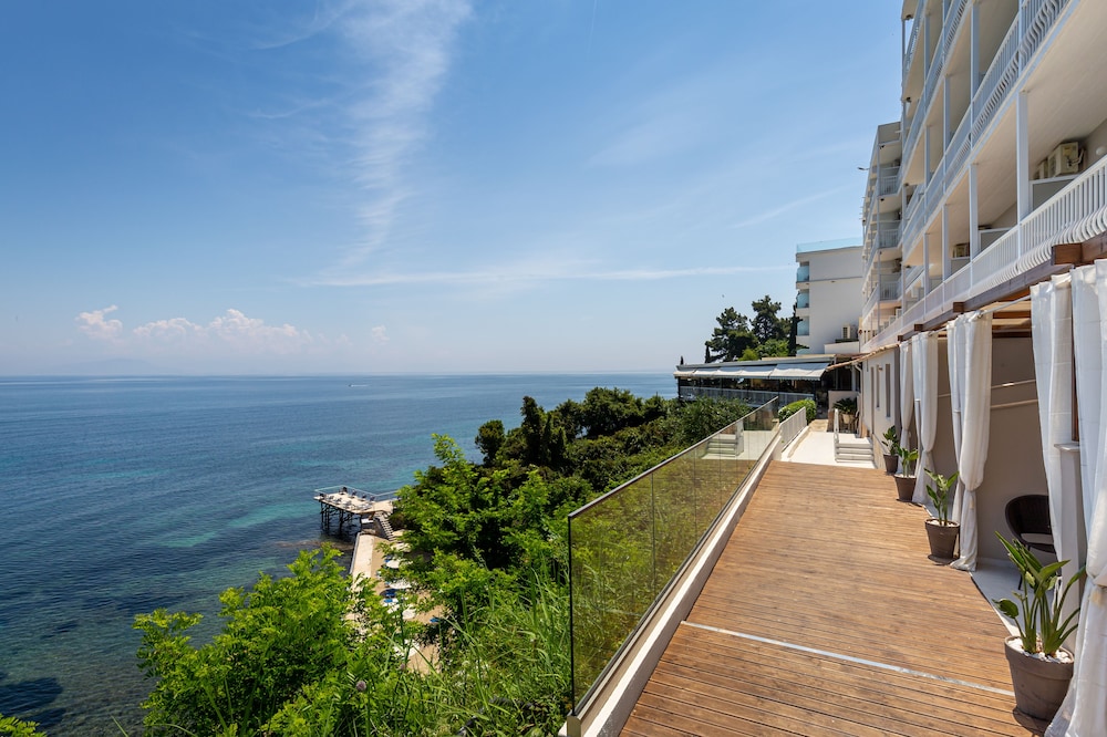 Oasis Hotel — Hotel building in Perama (Corfu), Ionian Islands