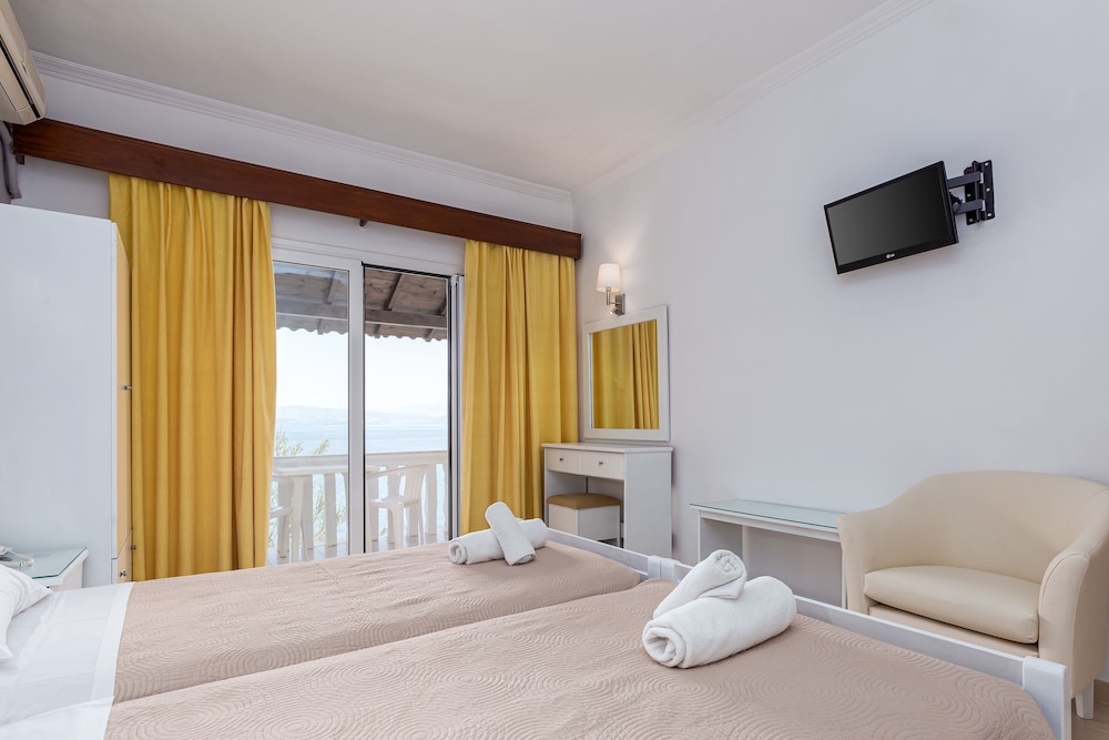 Oasis Hotel — Hotel rooms in Perama (Corfu), Ionian Islands