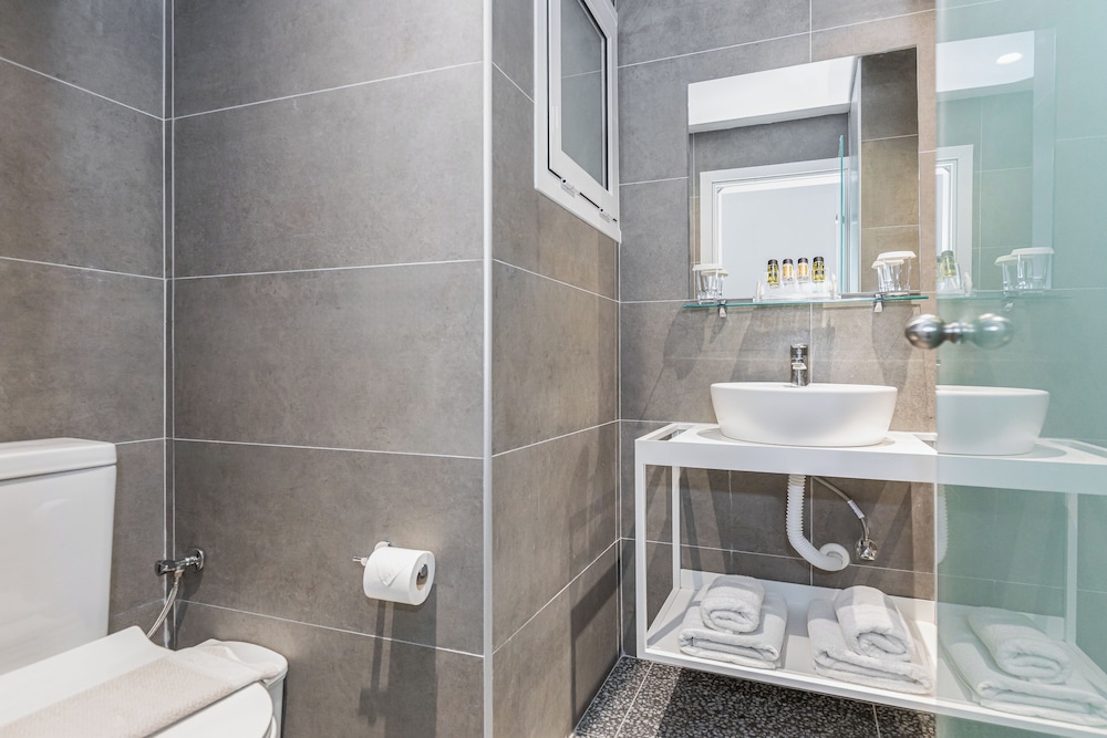 Oasis Hotel — Hotel rooms in Perama (Corfu), Ionian Islands