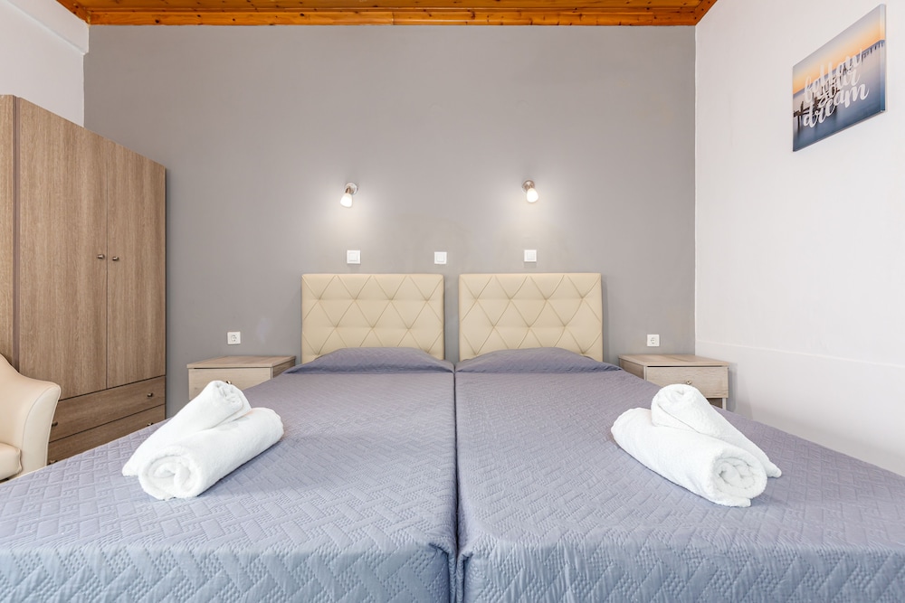 Oasis Hotel — Hotel rooms in Perama (Corfu), Ionian Islands