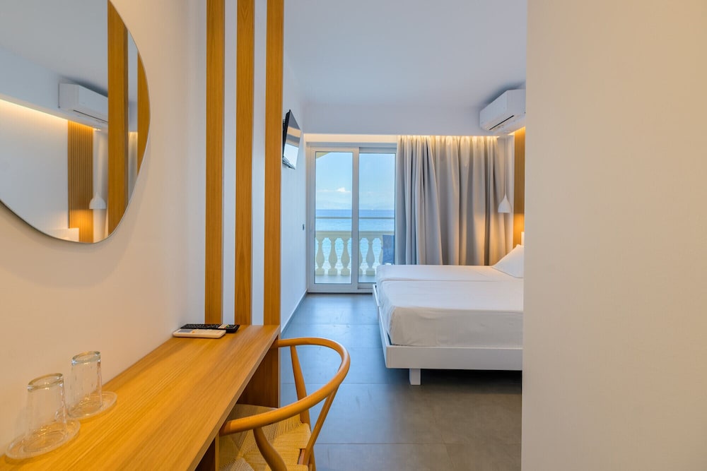 Pontikonisi Hotel - Adults only — Hotel rooms in Perama (Corfu), Ionian Islands