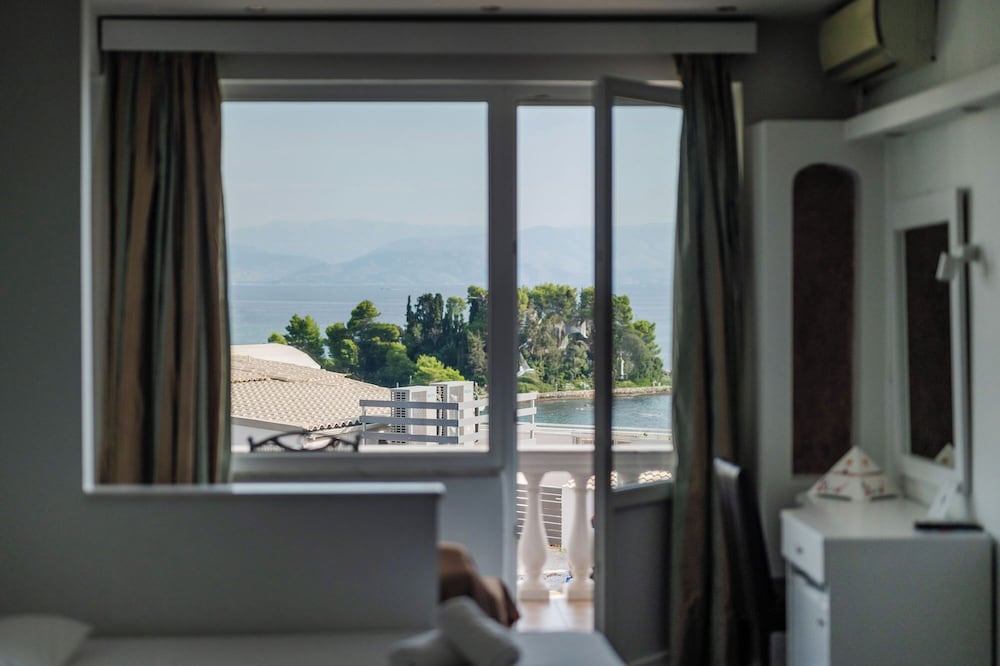 Pontikonisi Hotel - Adults only — Hotel rooms in Perama (Corfu), Ionian Islands