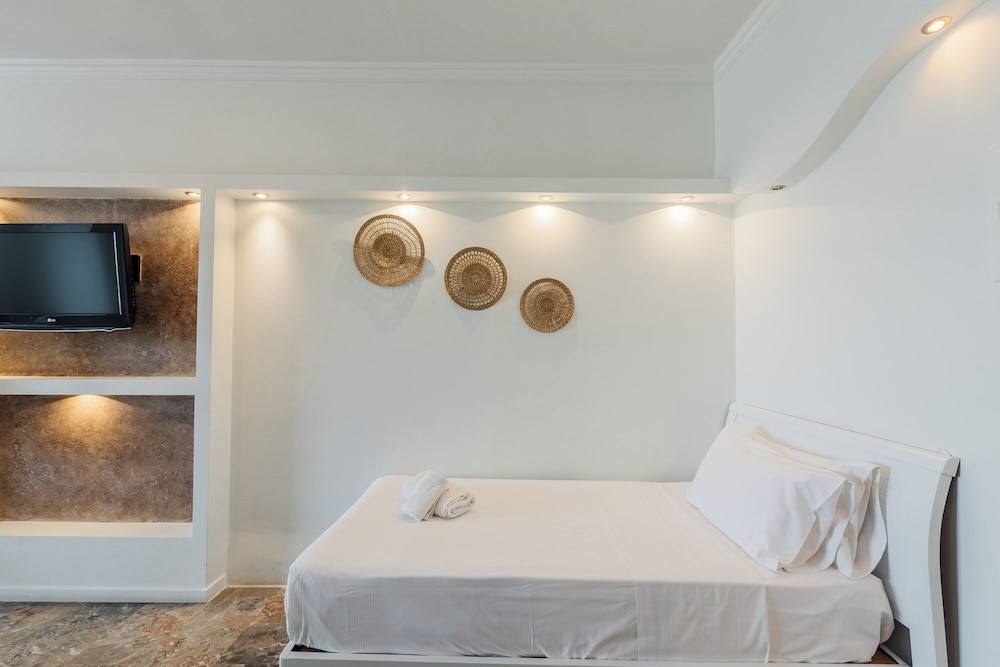 Pontikonisi Hotel - Adults only — Hotel rooms in Perama (Corfu), Ionian Islands
