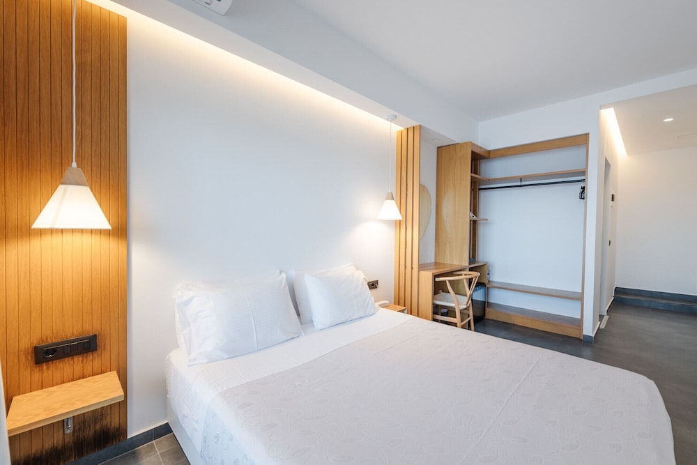 Pontikonisi Hotel - Adults only — Hotel rooms in Perama (Corfu), Ionian Islands