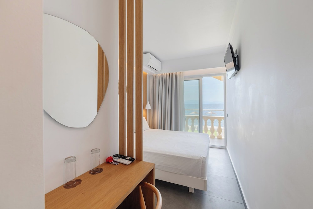 Pontikonisi Hotel - Adults only — Hotel rooms in Perama (Corfu), Ionian Islands