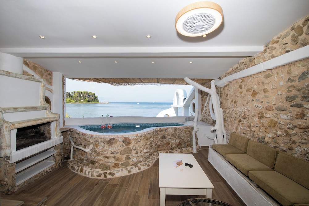 Pontikonisi Hotel - Adults only — Hotel rooms in Perama (Corfu), Ionian Islands