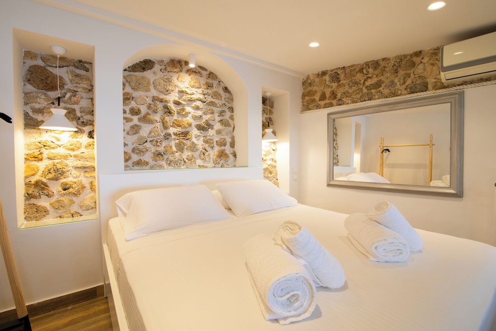 Pontikonisi Hotel - Adults only — Hotel rooms in Perama (Corfu), Ionian Islands