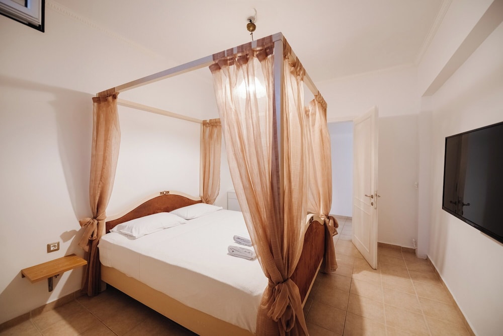 Pontikonisi Hotel - Adults only — Hotel rooms in Perama (Corfu), Ionian Islands