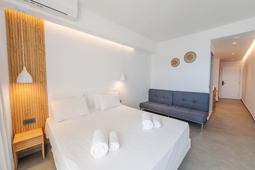Pontikonisi Hotel - Adults only — Hotel rooms in Perama (Corfu), Ionian Islands