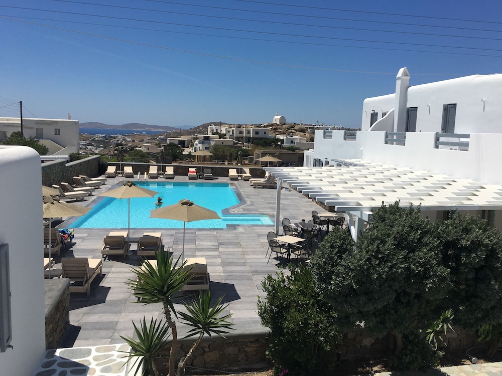 Anna Maria Mykonos Hotel — Swimming pool in Glastros, South Aegean